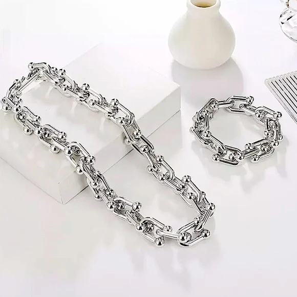 Silver U Link Horseshoe Bracelet - Picture 2 of 3